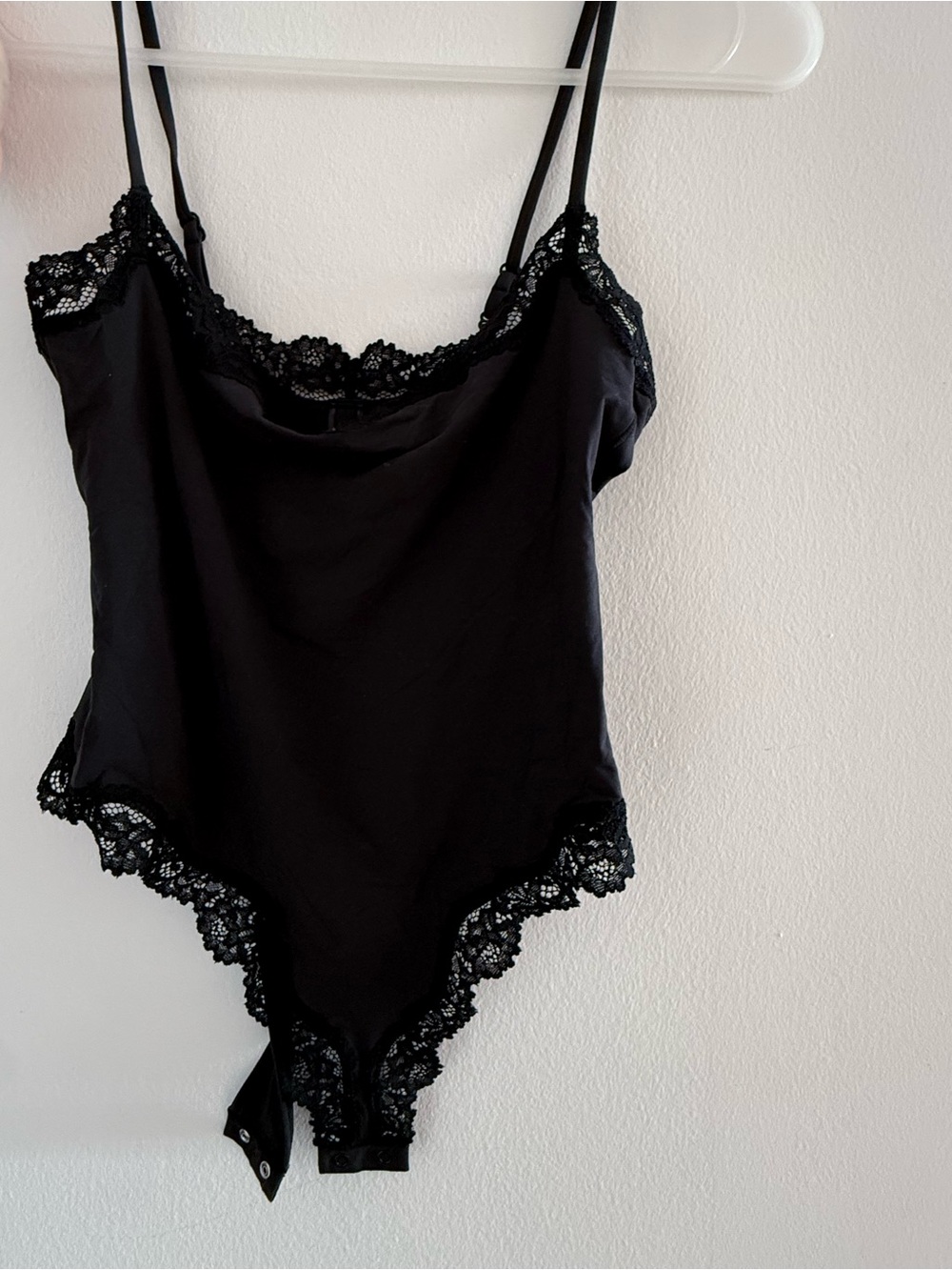SKIMS Black/Onyx Fits Everybody Lace Cami Bodysuit - Picture 7 of 8